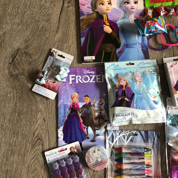 Frozen gift lot!!! - Picture 3 of 7